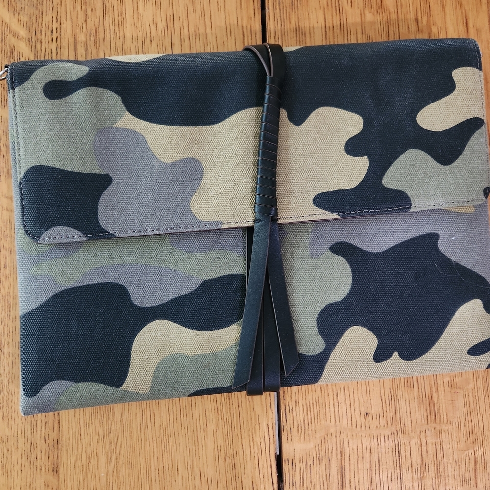 Stella & Dot Camo Clutch